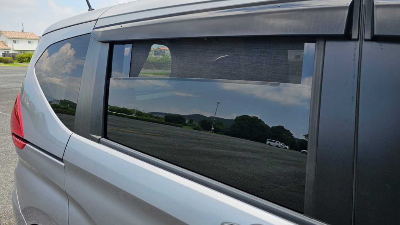 フリードで車中泊｜初夏の虫対策に最適！アイズの網戸「ウィンドーバグ 