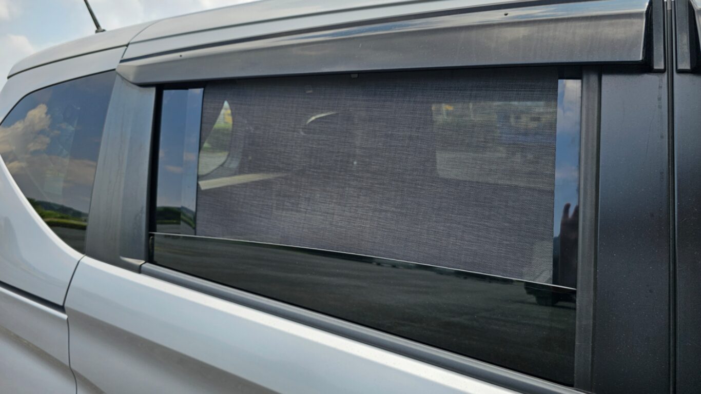 フリードで車中泊｜初夏の虫対策に最適！アイズの網戸「ウィンドーバグ 